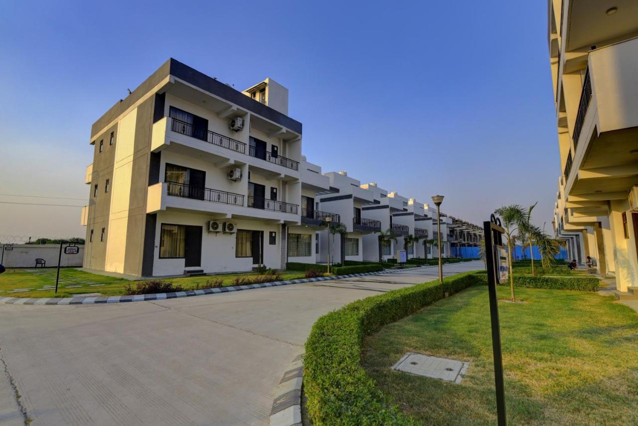 Country Inn Hotels & Resorts Vrindāvan 외부 사진