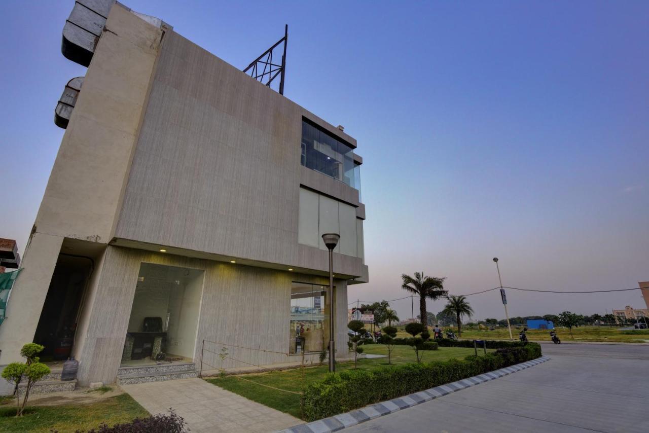 Country Inn Hotels & Resorts Vrindāvan 외부 사진