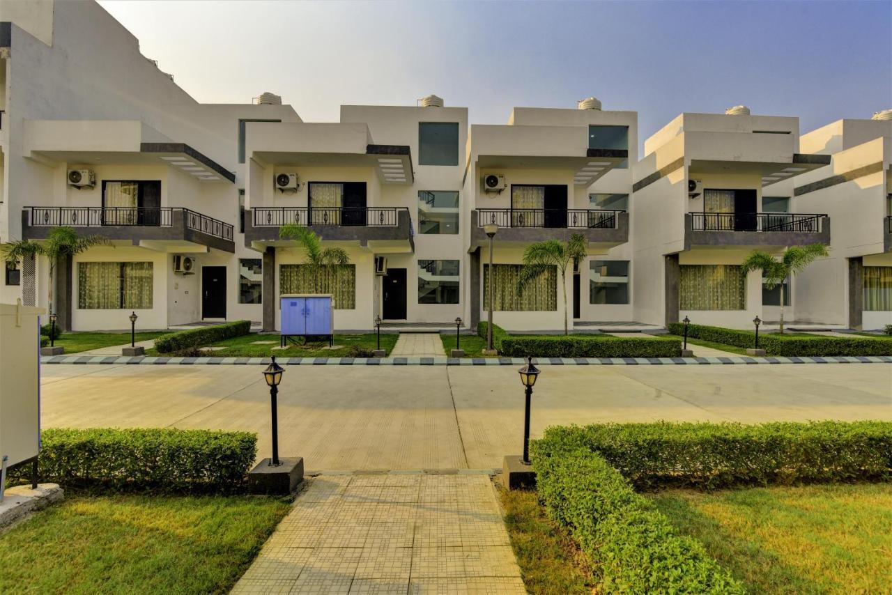Country Inn Hotels & Resorts Vrindāvan 외부 사진